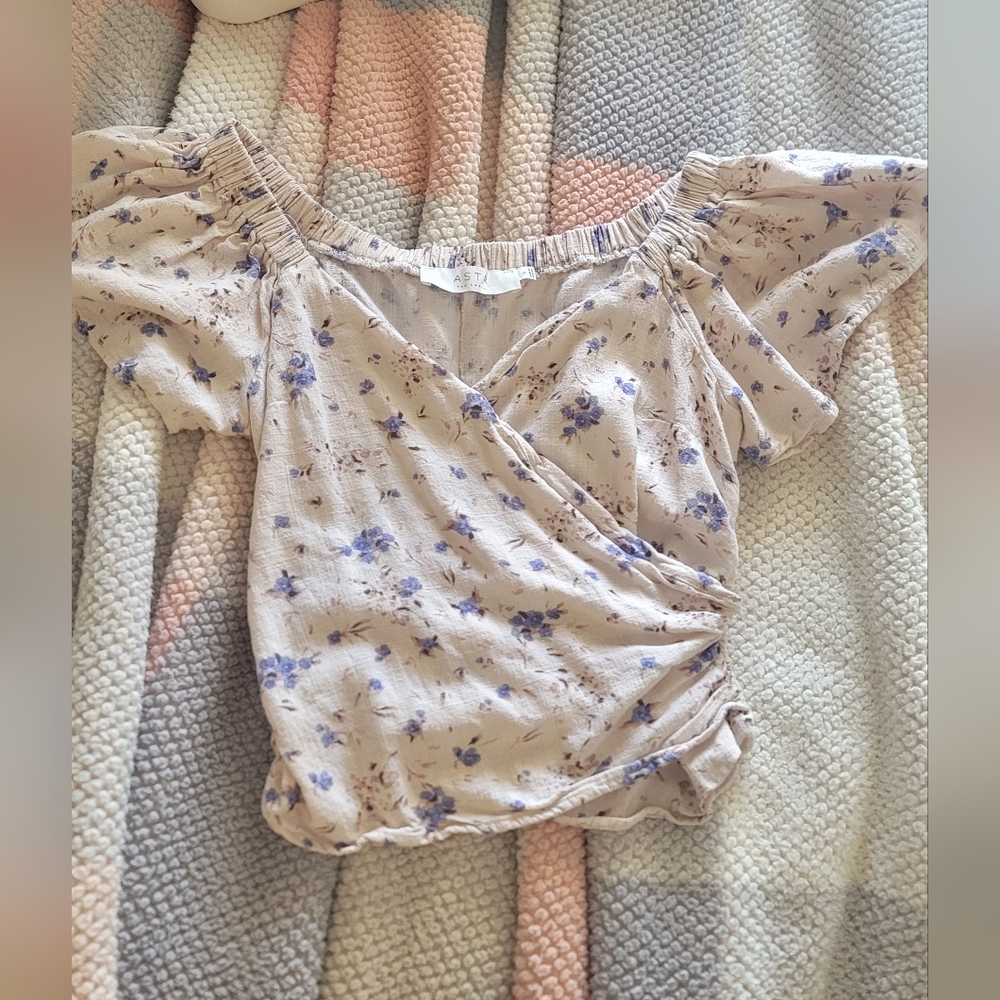 ASTR Floral Top - Picture 2 of 5